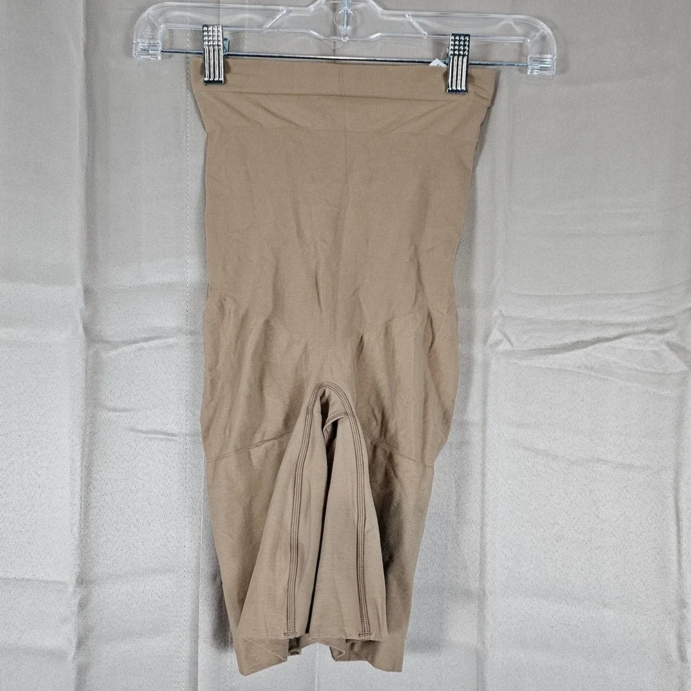 Spanx Womens Tan Seamless Mid Thigh Shorts‎ Medium